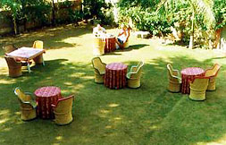 Garden Restaurant :: Hotel Madhuban , Jaipur