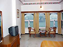 Deluxe Room :: Hotel Sarovar, Udaipur